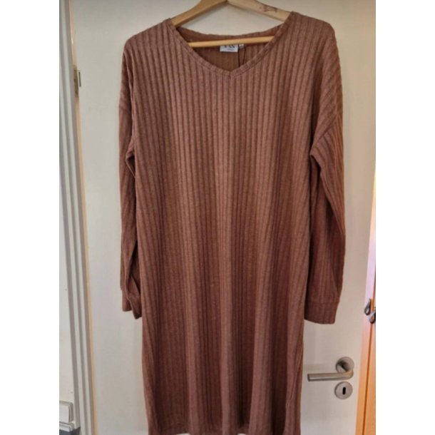 Rosa farvet strikket kjole (ny) M�rke. VRS Wotan Str L/40