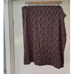 Nederdel i sort og brun (brugt) Str 48