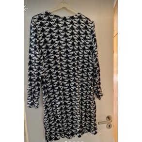 Kjole i sort og hvid med katte. (Ny) Str 46