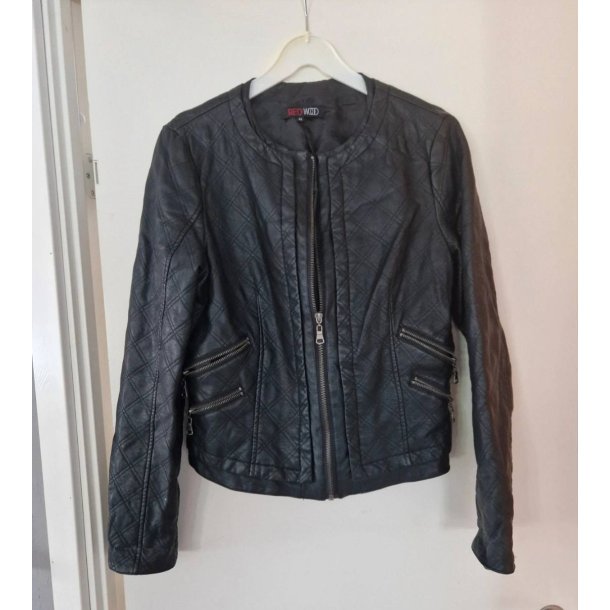 Sort l�der look kort jakke str 42 M�rke: Red Wood