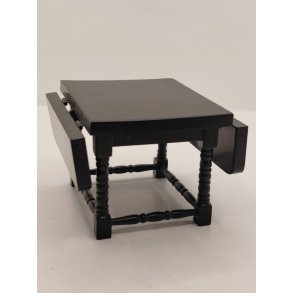 Spisebord i tr�, med plader (brugt)