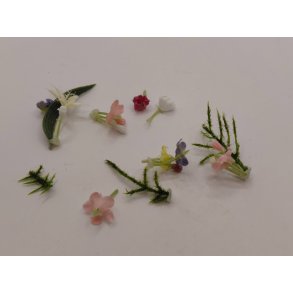 Div. Blomster og gr�nt i plastik (brugt)