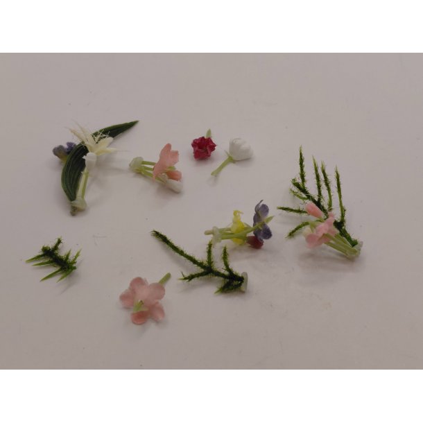 Div. Blomster og gr�nt i plastik (brugt)