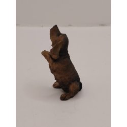 Gravhund p� bagben i resin (brugt)