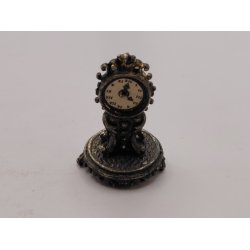 Filigree kamin ur i metal (antik)