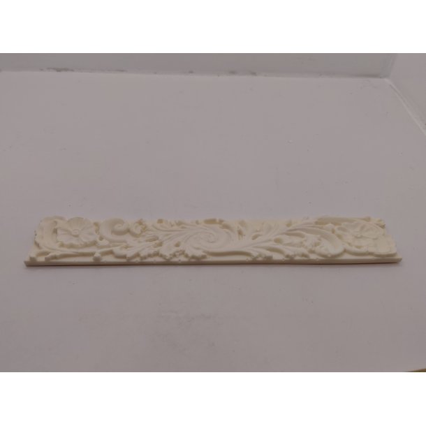 Stuk i resin (h�ndlavet) 19 x 3 cm