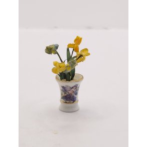 Vase i porcel�n med fe/engel (brugt)