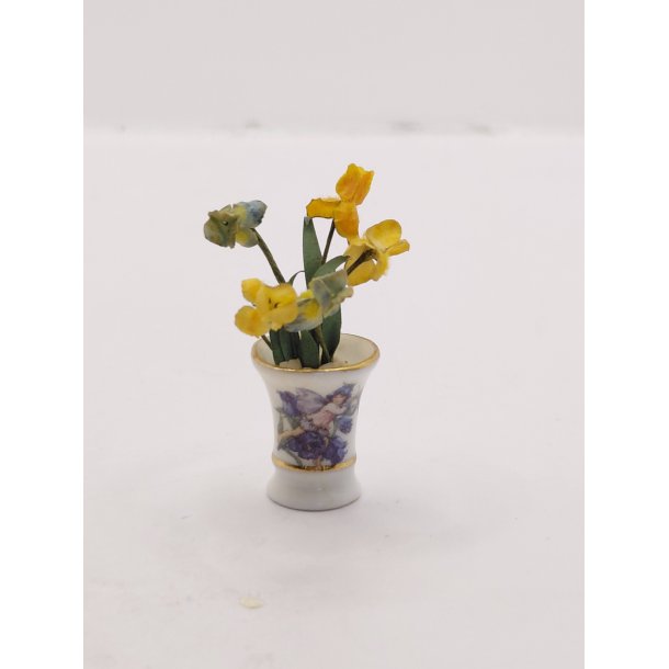 Vase i porcel�n med fe/engel (brugt)