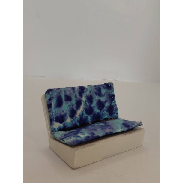 Lille sofa i tr�(brugt/ muligvis h�ndlavet)