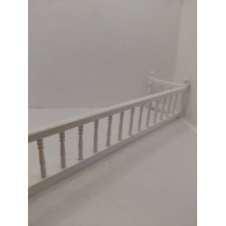 Gel�nder i hvid malet tr� (brugt)