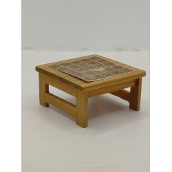 Sofabord i tr�. Lisa (brugt/defekt dug/bordplade)
