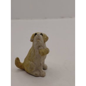 Sant Bernhard hund med lille t�nde i resin (vintage)