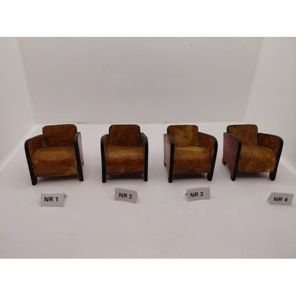 1 stk l�nestol i tr� med papir betr�k fra 1940'er (vintage med patina) 1:16/1:18