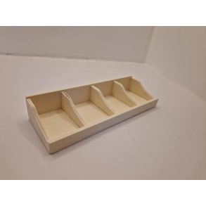 Hylde med 4 rum i umalet tr (ny)