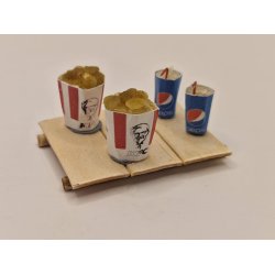 Bakke med KFC mad og Pepsi cola (hndlavet)