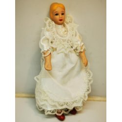 Dukke dame i fin kjole. Scala 1:12 (brugt)