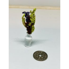 Vase med trrelde blomster (ny)