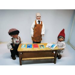 Avis politiken til dukkehus scala 1:12 