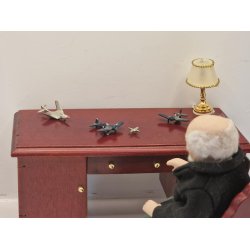 Miniature fly i plastik (gammel)