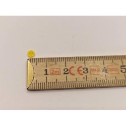 Knap gul, bl, brun  0,4 cm (ny)