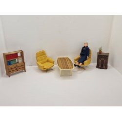 Kleeware radio med potteplante i plastik (brugt)