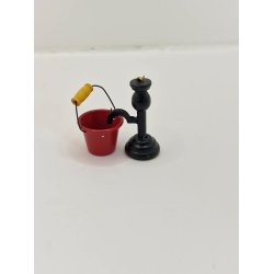 Vandpympe i tr (brugt/lidt defekt)