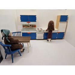 Spisebord I plastik til dukkehus scala 1:12 (brugt)