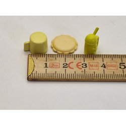 Kop, tallerken og drikke dunk i plastik (brugt)