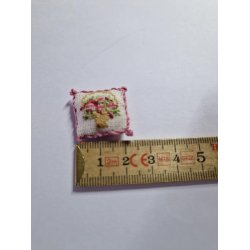 Pude med blomster 2,5 x 2,5 cm (hndlavet)