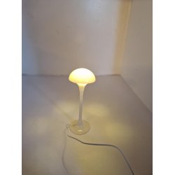Gulvlampe (a la Verner Panton) med 12 volt stik (hndlavet)