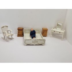 Natbord i tr (brugt)