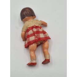 Tysk dukke i plastik (vintage/DEFEKT) 6 cm