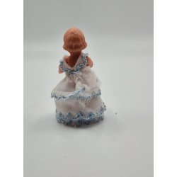 Dukke barn i kjole (brugt) 5,3 cm