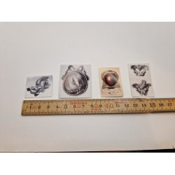 Hos jordemoderen. 4 billeder i kraftig karton (nye)