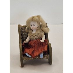 Dukke i porceln. Bisque miniature dukke (antik fra r 1900)