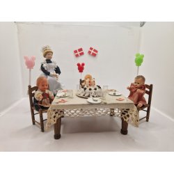 Fdselsdags bord med indhold (vintage/delvis hndlavet)