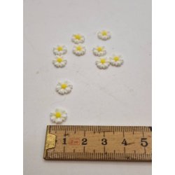 10 stk flade margueritter i plastik (nye)  1 cm