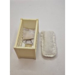 Baby seng i plastik inkl sengetj. Lundby (brugt)