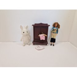 St. Bluse og nederdel. Sylvanian (brugt)