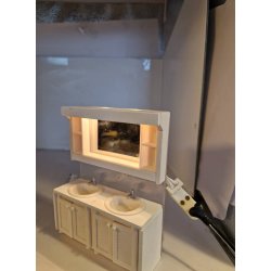 Toilet mbel med dobbelt vaske og lys (brugt)