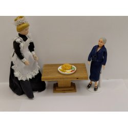 Tallerken med kylling, pomfritter og agurkesalat (delvis hndlavet)