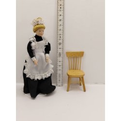 Spisebordsstol i lyst tr (ny)