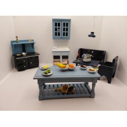 Spisebord i tr� (antik h�ndmalet)