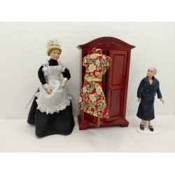 Garderobe skala i tr� (brugt/som nyt)