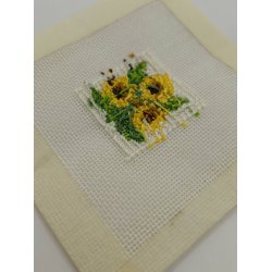 F�rdig broderi med solsikke (h�ndlavet) evt DIY pude, eller billede