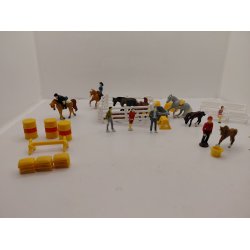 Meget lille hest i plastik (brugt)1:48