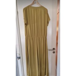 Lang kjole i karry gul (brugt/fin stand)  M�rke: BCBGMAXAZRIA 