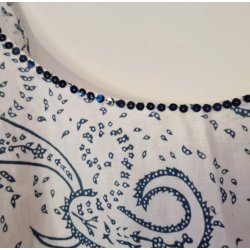 Hvid kjole med bl�t m�nster str 52 (brugt) M�rke: Pas 