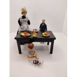 Bananasplit i plastik sk�l (delvis h�ndlavet)