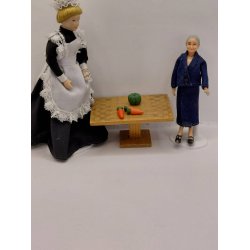 2 tomater og 1 agurk i plastik (brugte)